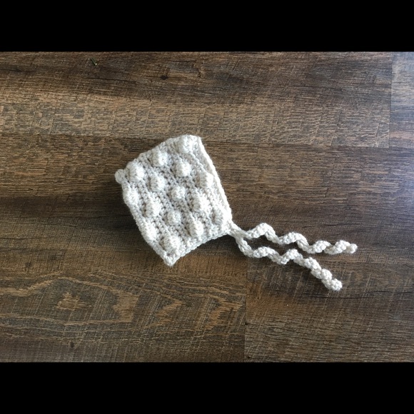 New hand crocheted newborn bobble bonnet - Picture 1 of 1